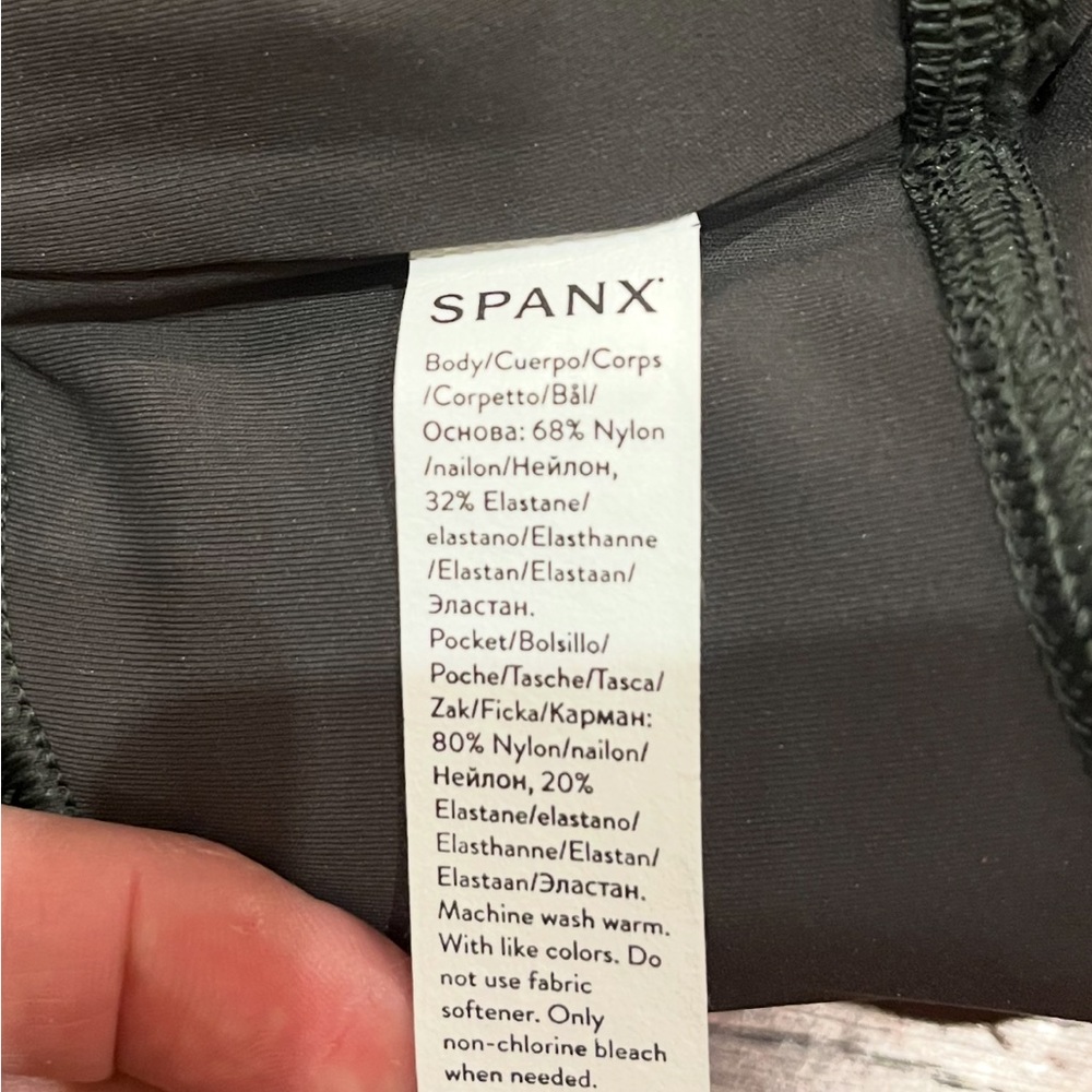 SPANX NWT Booty Boost Skirt around 7/8 Skirted Leggings - Picture 6 of 7